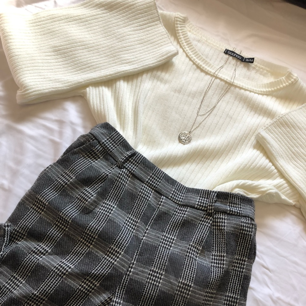 !SOLD! Boohoo sweater